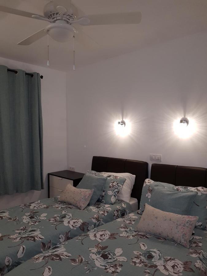 Atalaya 1st Floor Poolside Apartment Puerto del Carmen  Bagian luar foto